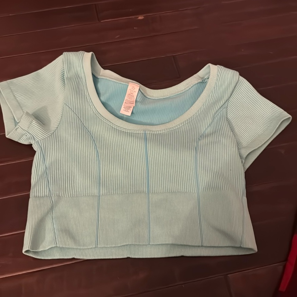 extremely comfortable cropped blue aerie shirt
